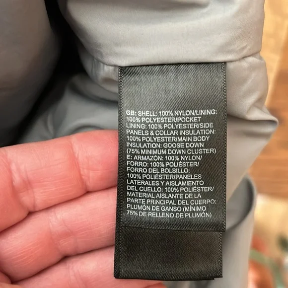 North Face NF0A2TDS Aconcagua 550 Goose Down Vest Women’s Medium Gray
B - Picture 5 of 15